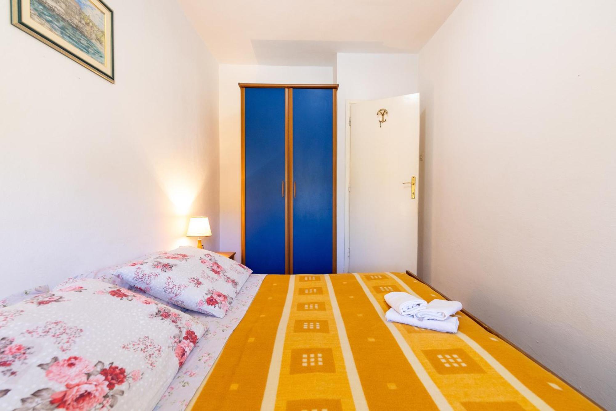 Apartments By The Sea Cove Zarace - Gdinj, Hvar - 2047 Номер фото